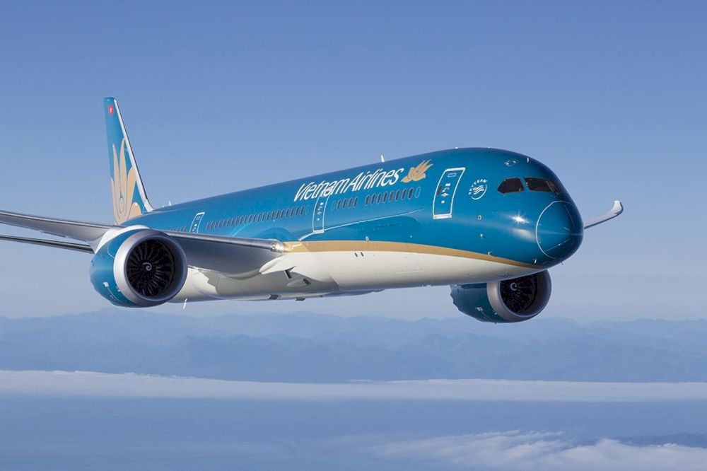 A typical itinerary might involve a flight from Singapore to Ho Chi Minh City, followed by a connecting flight to Da Nang (Source: Vietnam Airlines)